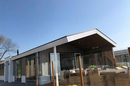 006 Luxe villa voor 6 personen aan het Markermeer met panoramisch uitzicht