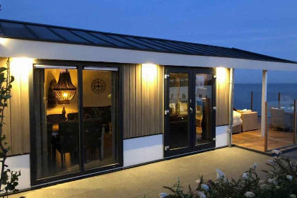 016 Luxe villa voor 6 personen aan het Markermeer met panoramisch uitzicht