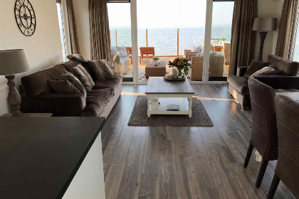 018 Luxe villa voor 6 personen aan het Markermeer met panoramisch uitzicht