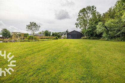 013 Prachtig gelegen 12 persoon vakantiehuis met ruime tuin in het Noord Hollandse Burgerburg