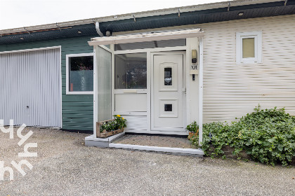 026 Prachtig gelegen 12 persoon vakantiehuis met ruime tuin in het Noord Hollandse Burgerburg