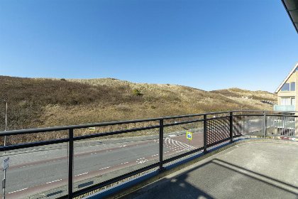 004 Wijde Blick 212 | Callantsoog | Ruim balkon met uitzicht op de duinen 004 Wijde Blick 212 | Callantsoog | Ruim balkon met uitzicht op de duinen