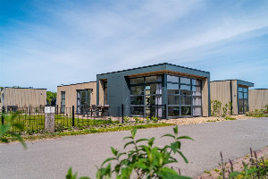 4 persoons vakantiehuis met sfeerhaard op vakantiepark Enhuizer Strand aan het IJsselmeer