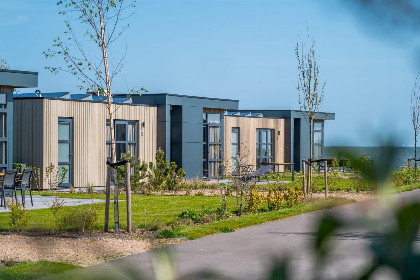 001 4 persoons vakantiehuis met sfeerhaard op vakantiepark Enhuizer Strand aan het IJsselmeer