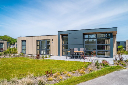 006 4 persoons vakantiehuis met sfeerhaard op vakantiepark Enhuizer Strand aan het IJsselmeer