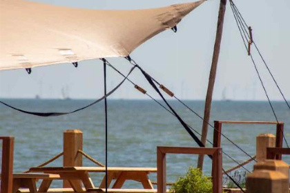 014 4 persoons vakantiehuis met sfeerhaard op vakantiepark Enhuizer Strand aan het IJsselmeer