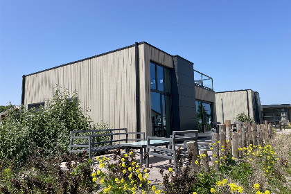 015 6 persoons vakantiehuis met sfeerhaard en dakterras op vakantiepark aan het IJsselmeer