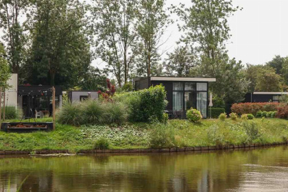 011 4 persoons vakantiewoning met een warme karakter op een vakantiepark in Halfweg