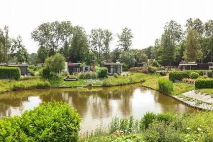 012 4 persoons vakantiewoning met een warme karakter op een vakantiepark in Halfweg