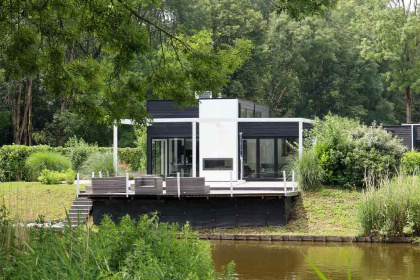 018 6 persoons chalet met veel privacy en ruimte op een vakantiepark in Halfweg