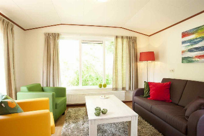 008 Comfortabel 4 persoons chalet op vakantiepark in Halfweg