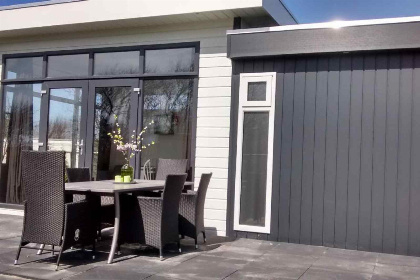 011 Chalet voor 6 personen met sauna op een familiepark aan de Noordzee kust