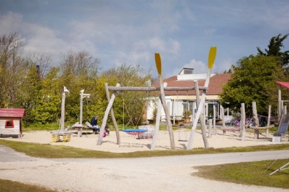 025 Chalet voor 6 personen met sauna op een familiepark aan de Noordzee kust