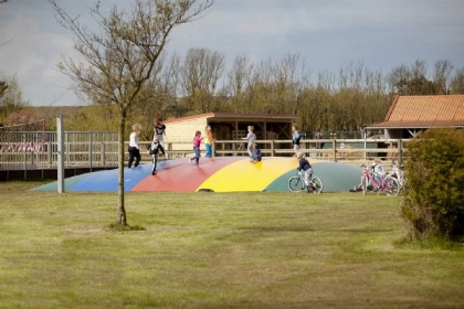 026 Chalet voor 6 personen met sauna op een familiepark aan de Noordzee kust