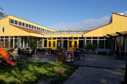 027 Chalet voor 6 personen met sauna op een familiepark aan de Noordzee kust