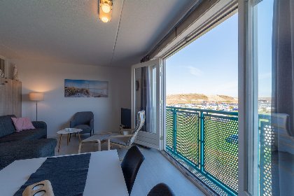 009 Strandslag 195 | Julianadorp aan Zee | Frans balkon