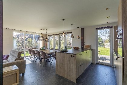 028 Villa Keizerskroon | Julianadorp aan Zee | Sfeervolle riante keuken