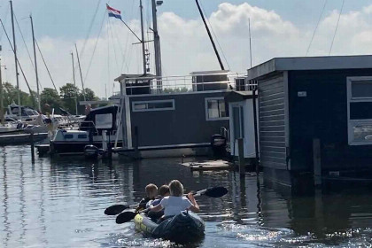 002 Gezellige 4 persoons woonboot aan de Loosdrechtse Plassen | eigen sub en kano