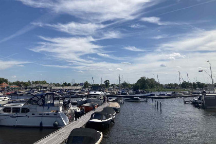 010 Gezellige 4 persoons woonboot aan de Loosdrechtse Plassen | eigen sub en kano