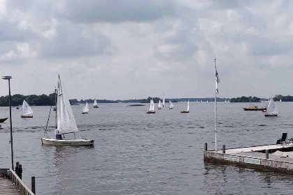 011 Gezellige 4 persoons woonboot aan de Loosdrechtse Plassen | eigen sub en kano