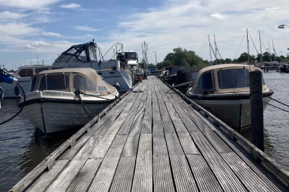 018 Gezellige 4 persoons woonboot aan de Loosdrechtse Plassen | eigen sub en kano