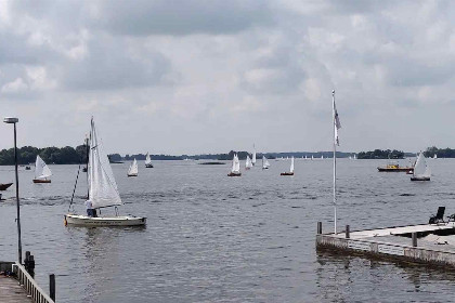 038 Gezellige 4 persoons woonboot aan de Loosdrechtse Plassen | eigen sub en kano