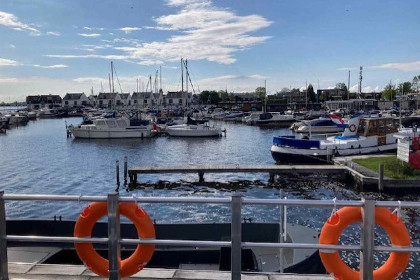 048 Gezellige 4 persoons woonboot aan de Loosdrechtse Plassen | eigen sub en kano