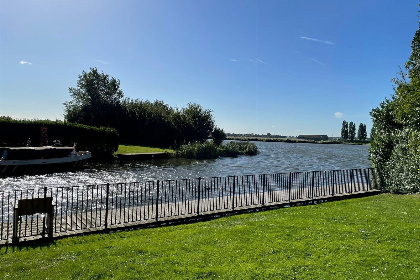 004 Comfortabel 6 persoons vakantiehuis aan het water in Medemblik, nabij het IJsselmeer