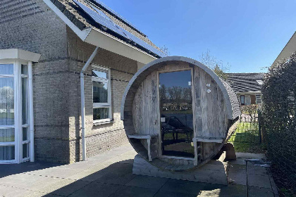 001 Luxe 6 persoons vakantiehuis met een bubbelbad en sauna op Vakantiepark IJsselmeer