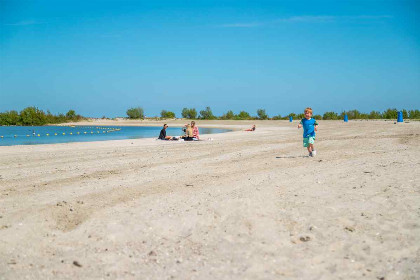 036 Luxe 6 persoons vakantiehuis met een bubbelbad en sauna op Vakantiepark IJsselmeer