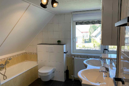 005 Luxe 6 persoons vakantiehuis, met infrarood cabine, in Medemblik, nabij het IJsselmeer