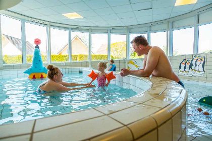 017 Luxe watervilla voor 6 personen met sauna en sunshower op Vakantiepark IJsselmeer