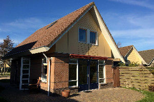 Watervilla voor 6 personen met sauna en sunshower op Vakantiepark IJsselmeer