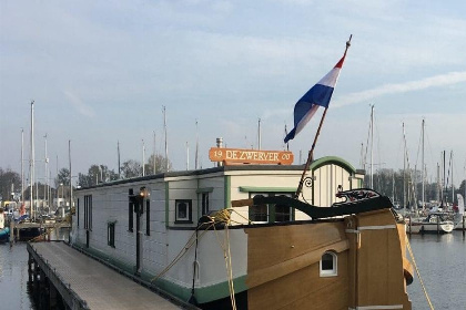 019 Authentieke 7 persoons woonboot gelegen in Jachthaven Naarden aan het Gooimeer