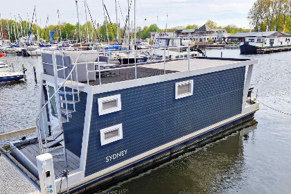 017 Deze knusse 4 6 persoons waterlodge ligt in Jachthaven Naarden aan het Gooimeer