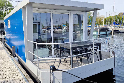 019 Deze knusse 4 6 persoons waterlodge ligt in Jachthaven Naarden aan het Gooimeer