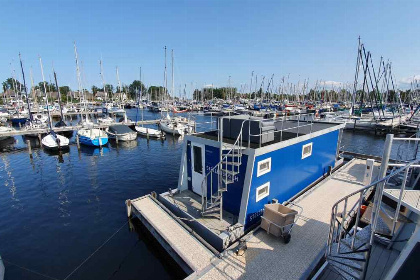 023 Deze knusse 4 6 persoons waterlodge ligt in Jachthaven Naarden aan het Gooimeer