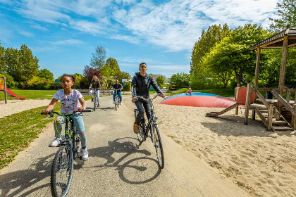 017 4 persoon lichte bungalow op een vakantiepark in Noord Scharwoude