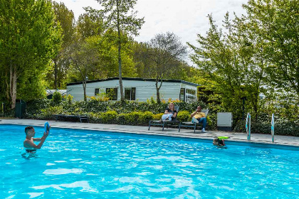 014 4 persoons chalet met moderne hoekerker op vakantiepark in Noord Scharwoude