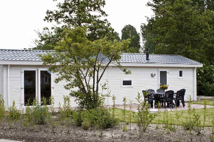 001 Chalet voor 4 personen op vakantiepark in Noord Scharwoude