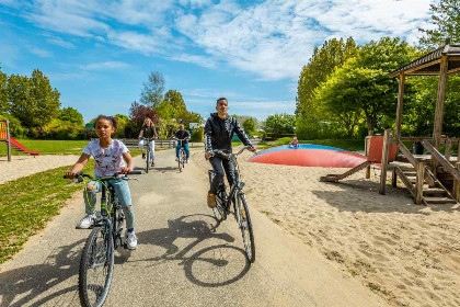 027 Kleurvol ingerichte 4 persoons vakantiewoning gelegen op Vakantiepark in Noord Scharwoude