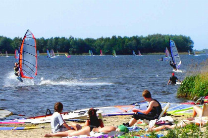 030 Kleurvol ingerichte 4 persoons vakantiewoning gelegen op Vakantiepark in Noord Scharwoude