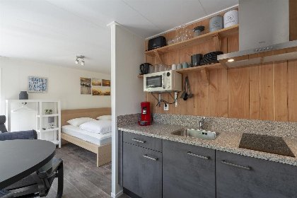 006 Beach Studio Campanula | Sint Maartenszee | Op een park met zwembad