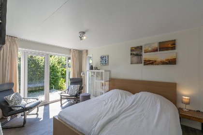 018 Beach Studio Campanula | Sint Maartenszee | Op een park met zwembad