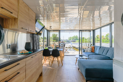 007 Tiny Houseboat De Woudaap   I