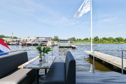 016 Tiny houseboat Uitgeest I