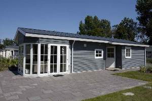 4 persoons chalet op vakantiepark Buitenhuizen met buitenzwembad in Velsen Zuid