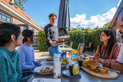 014 4 persoons chalet op vakantiepark Buitenhuizen met buitenzwembad in Velsen Zuid