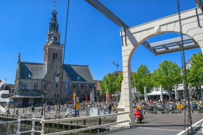 001 Landelijk ingericht vakantiehuis met mooie tuin voor 4 a 5 personen bij het strand en bos