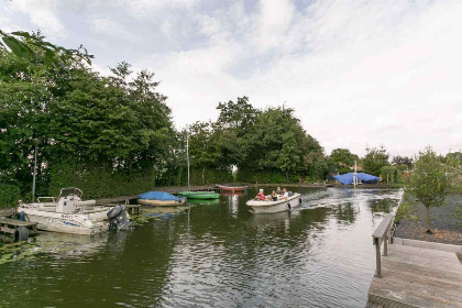 027 4 persoons chalet met serre aan het water nabij Medemblik